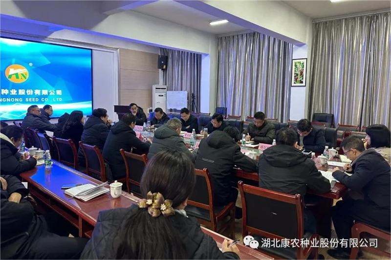 腳步為親解難題 助企紓困謀發展 | 縣委書記李澤剛到康農種業現場辦公